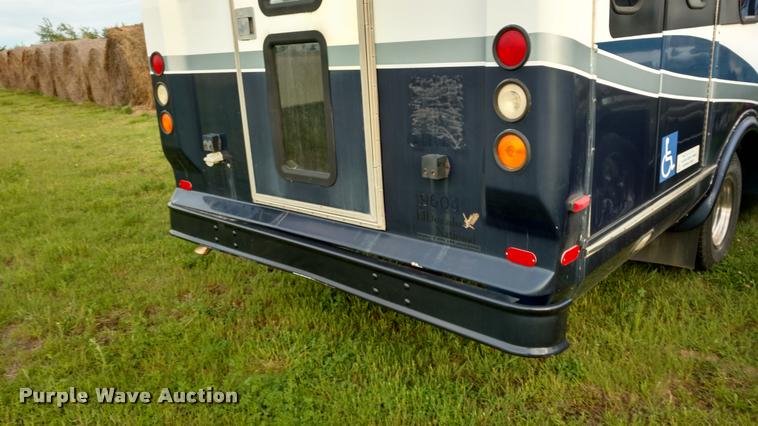 image for item L2378 2006 Ford E350 Super Duty van