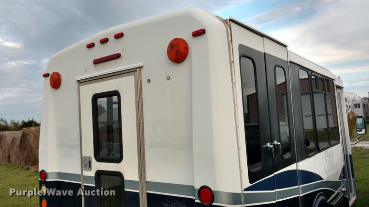 image for item L2378 2006 Ford E350 Super Duty van