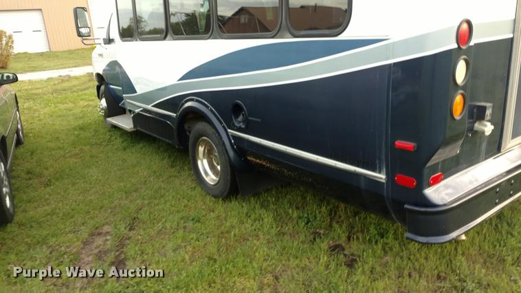 image for item L2378 2006 Ford E350 Super Duty van