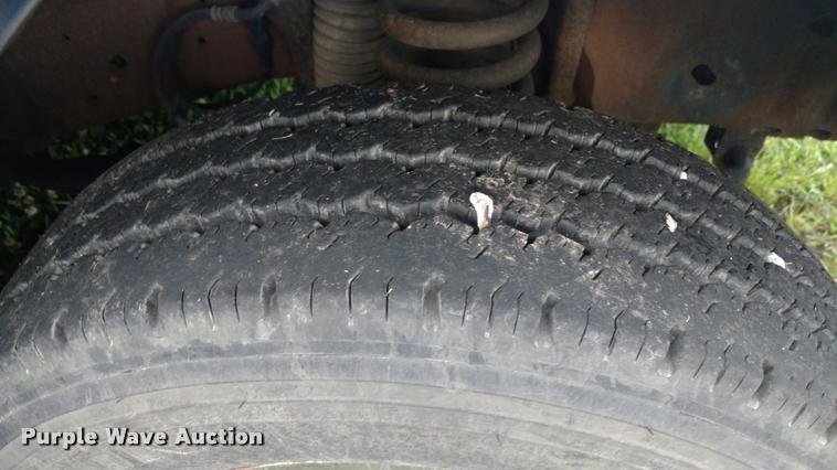 image for item L2378 2006 Ford E350 Super Duty van