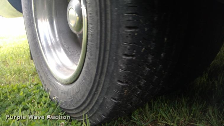 image for item L2378 2006 Ford E350 Super Duty van