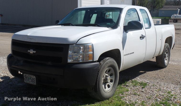 image for item L4681 2008 Chevrolet Silverado 1500 Ext. Cab pickup truck