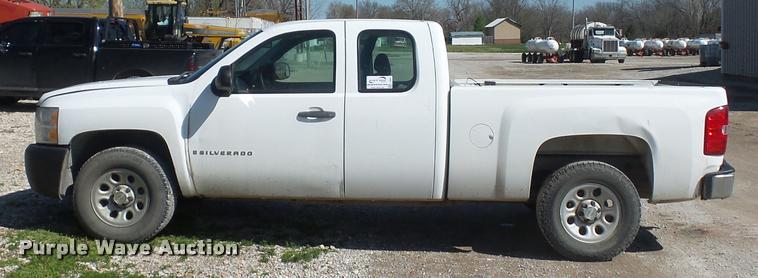 image for item L4681 2008 Chevrolet Silverado 1500 Ext. Cab pickup truck