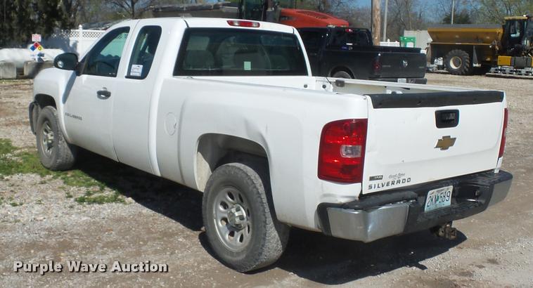 image for item L4681 2008 Chevrolet Silverado 1500 Ext. Cab pickup truck