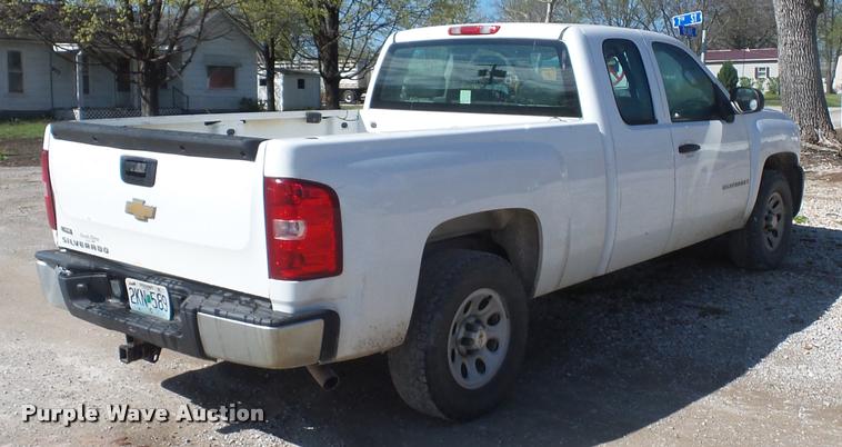image for item L4681 2008 Chevrolet Silverado 1500 Ext. Cab pickup truck