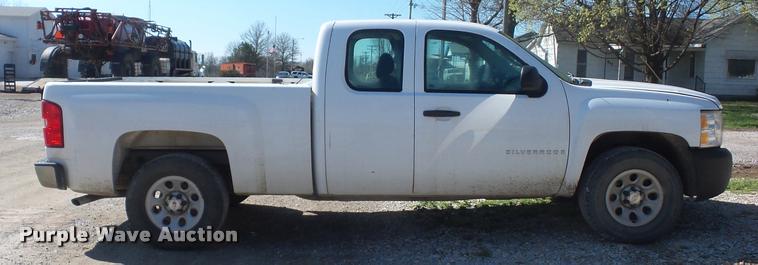 image for item L4681 2008 Chevrolet Silverado 1500 Ext. Cab pickup truck