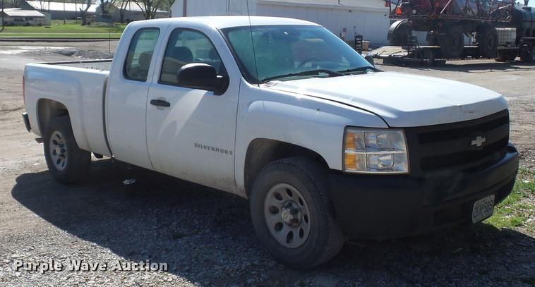 image for item L4681 2008 Chevrolet Silverado 1500 Ext. Cab pickup truck