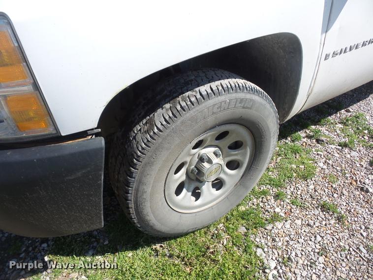 image for item L4681 2008 Chevrolet Silverado 1500 Ext. Cab pickup truck