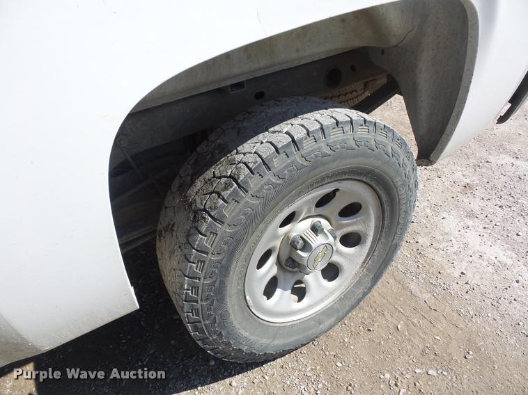 image for item L4681 2008 Chevrolet Silverado 1500 Ext. Cab pickup truck