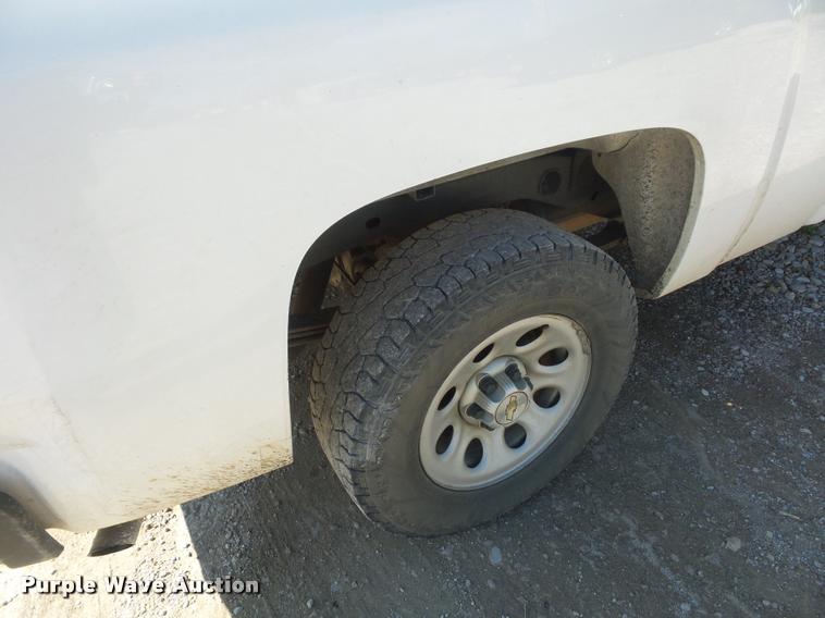 image for item L4681 2008 Chevrolet Silverado 1500 Ext. Cab pickup truck