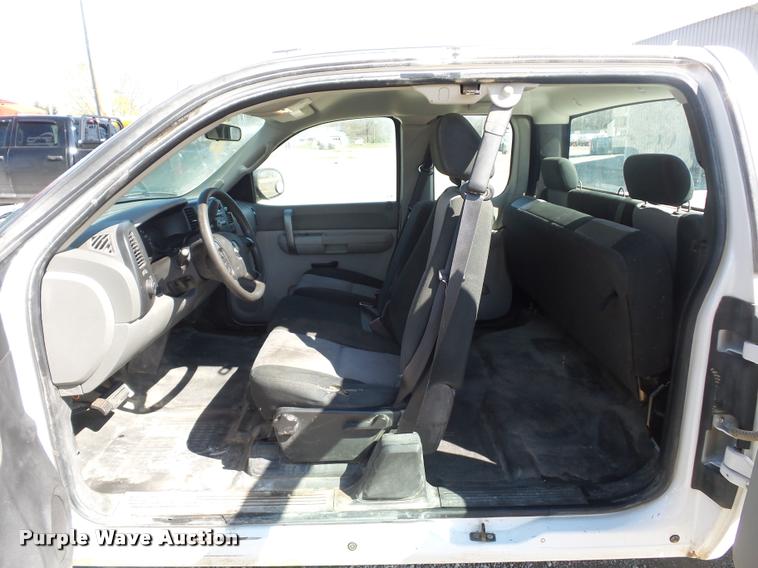 image for item L4681 2008 Chevrolet Silverado 1500 Ext. Cab pickup truck