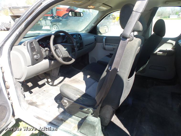 image for item L4681 2008 Chevrolet Silverado 1500 Ext. Cab pickup truck