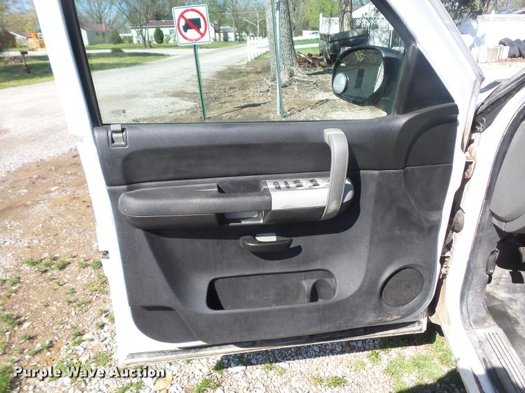image for item L4681 2008 Chevrolet Silverado 1500 Ext. Cab pickup truck