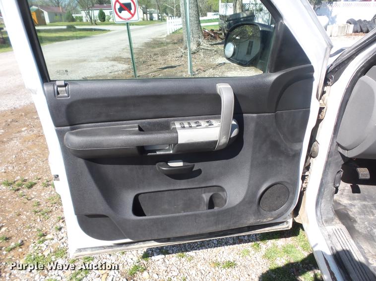 image for item L4681 2008 Chevrolet Silverado 1500 Ext. Cab pickup truck