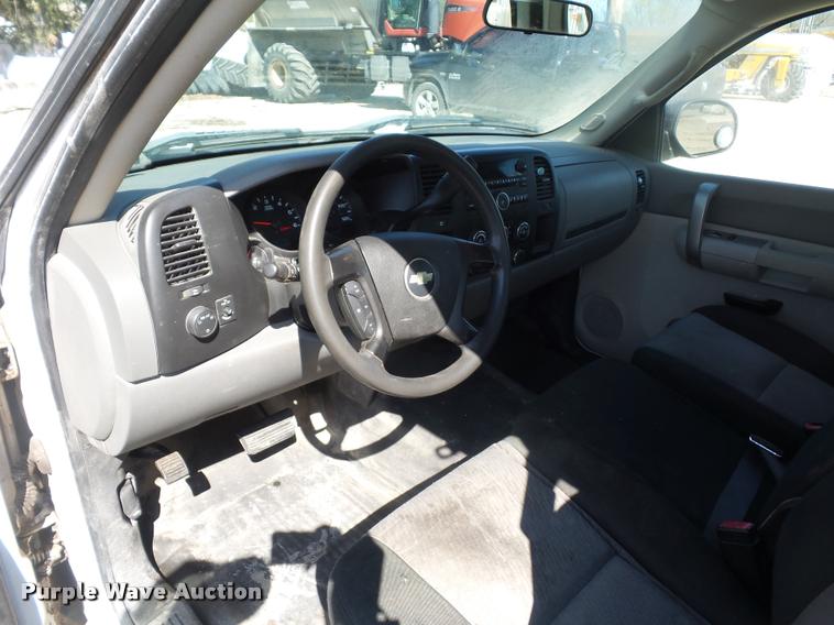 image for item L4681 2008 Chevrolet Silverado 1500 Ext. Cab pickup truck