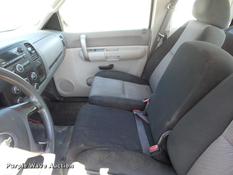 image for item L4681 2008 Chevrolet Silverado 1500 Ext. Cab pickup truck