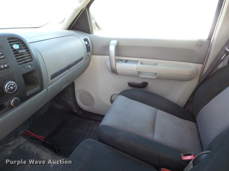 image for item L4681 2008 Chevrolet Silverado 1500 Ext. Cab pickup truck