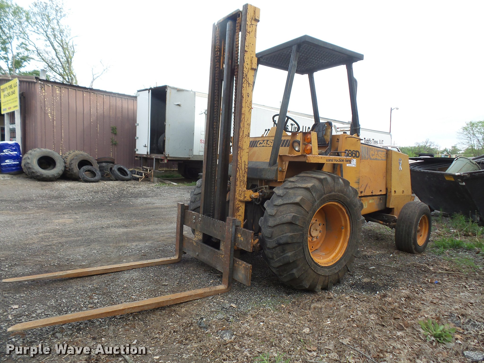 Case 586D forklift in Tonganoxie, KS Item DA8119 sold Purple Wave