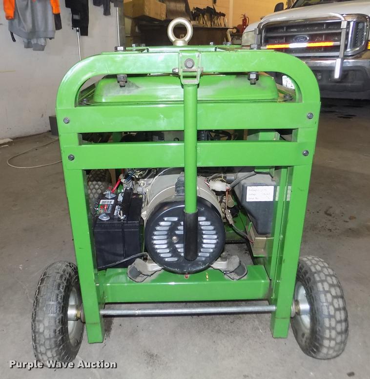 image for item AU9545 Titan 7500 generator