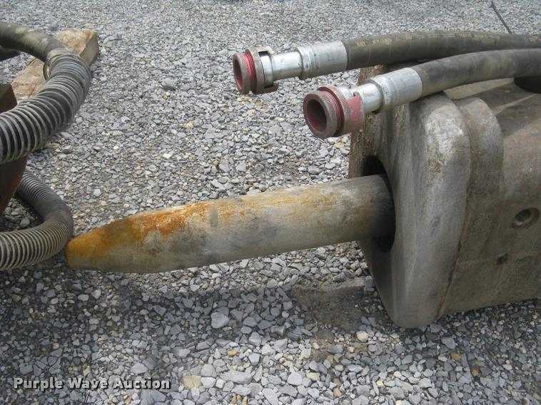 image for item BP9503 Caterpillar H120CS roll-out hydraulic hammer