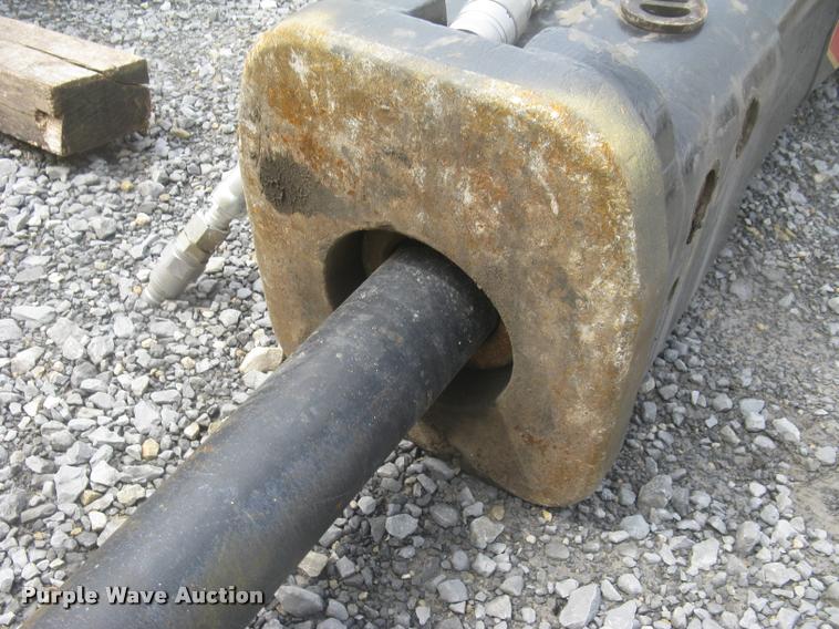 image for item BP9504 Caterpillar H115 S roll-out hydraulic hammer