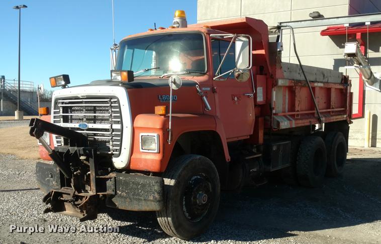 image for item BU9908 1989 Ford L8000 dump truck