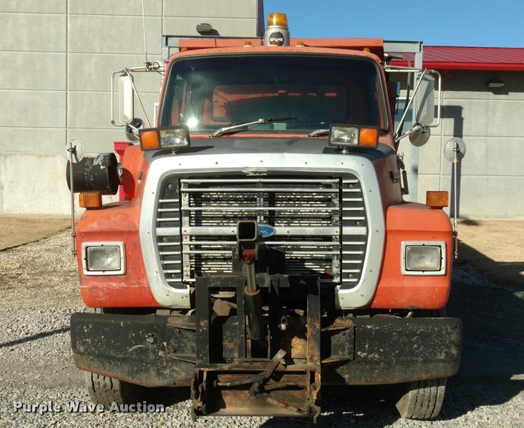 image for item BU9908 1989 Ford L8000 dump truck