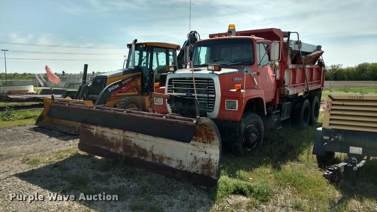 image for item BU9908 1989 Ford L8000 dump truck