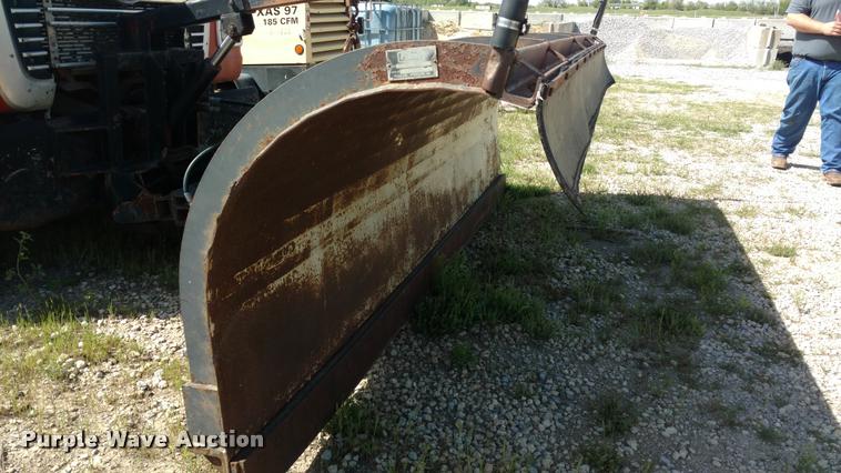 image for item BU9908 1989 Ford L8000 dump truck