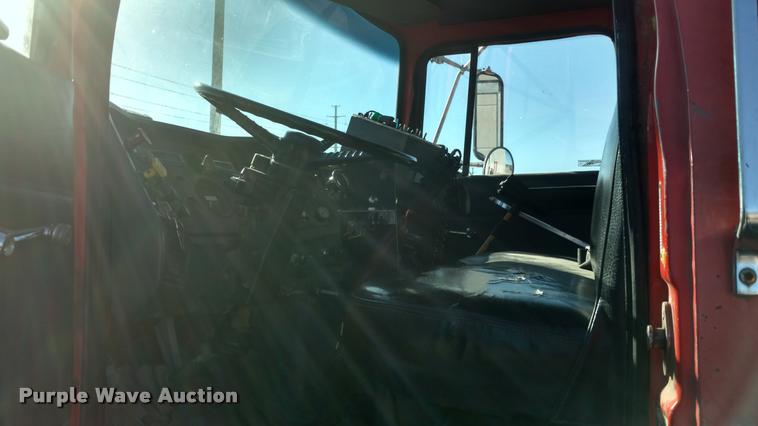 image for item BU9908 1989 Ford L8000 dump truck