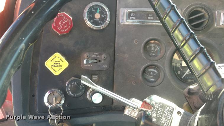 image for item BU9908 1989 Ford L8000 dump truck