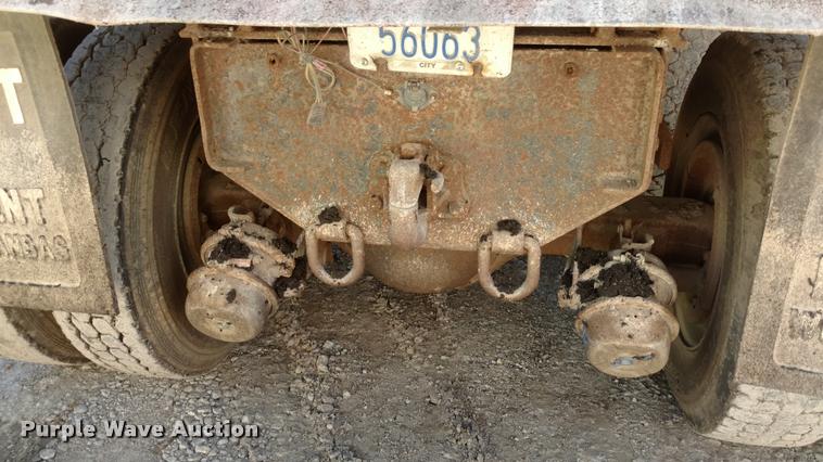 image for item BU9908 1989 Ford L8000 dump truck