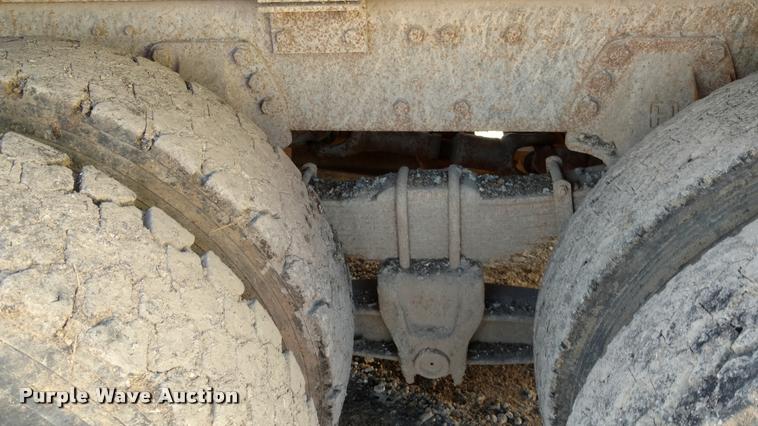 image for item BU9908 1989 Ford L8000 dump truck