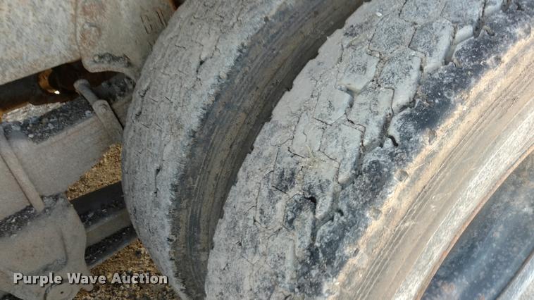 image for item BU9908 1989 Ford L8000 dump truck