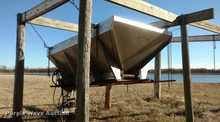 image for item BU9908 1989 Ford L8000 dump truck