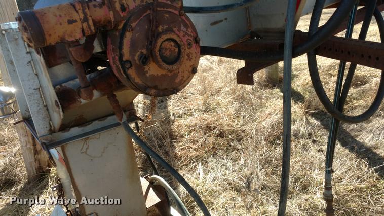 image for item BU9908 1989 Ford L8000 dump truck