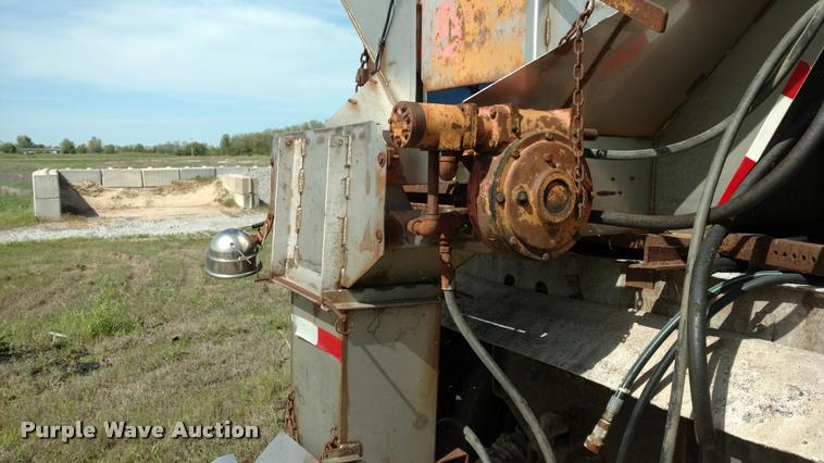 image for item BU9908 1989 Ford L8000 dump truck