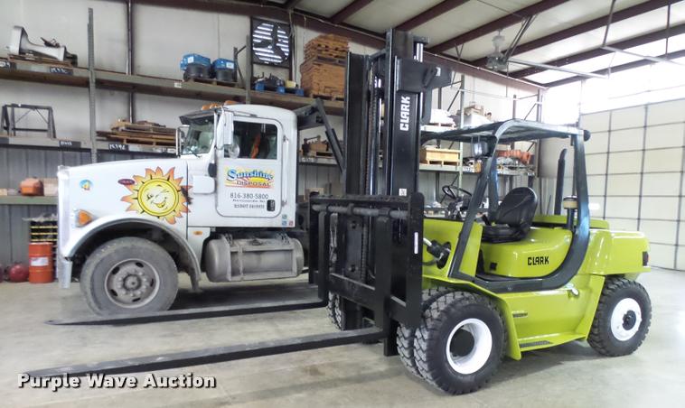 image for item CC9170 2001 Clark CMP70D forklift