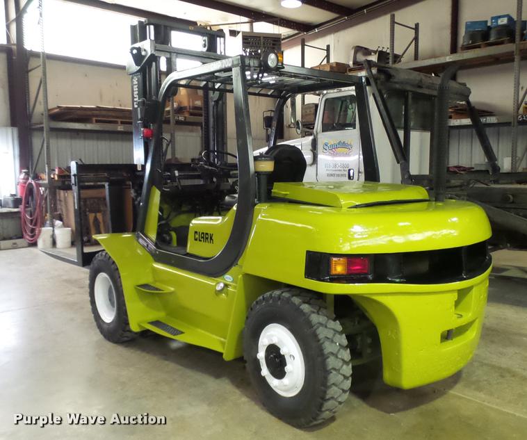 image for item CC9170 2001 Clark CMP70D forklift