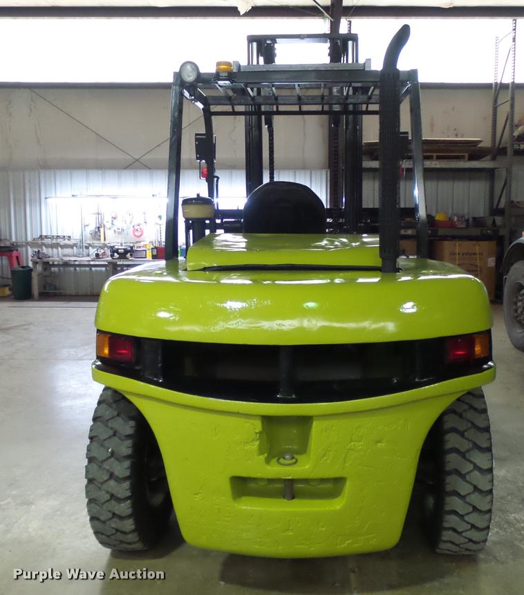 image for item CC9170 2001 Clark CMP70D forklift