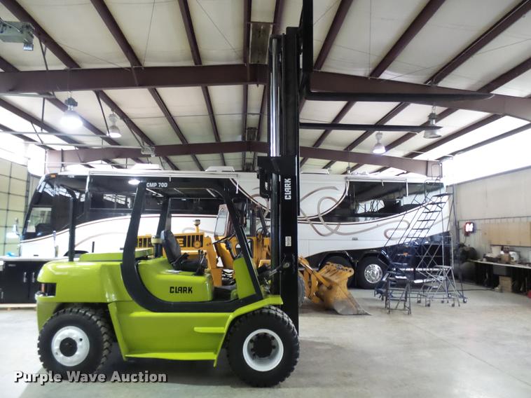 image for item CC9170 2001 Clark CMP70D forklift