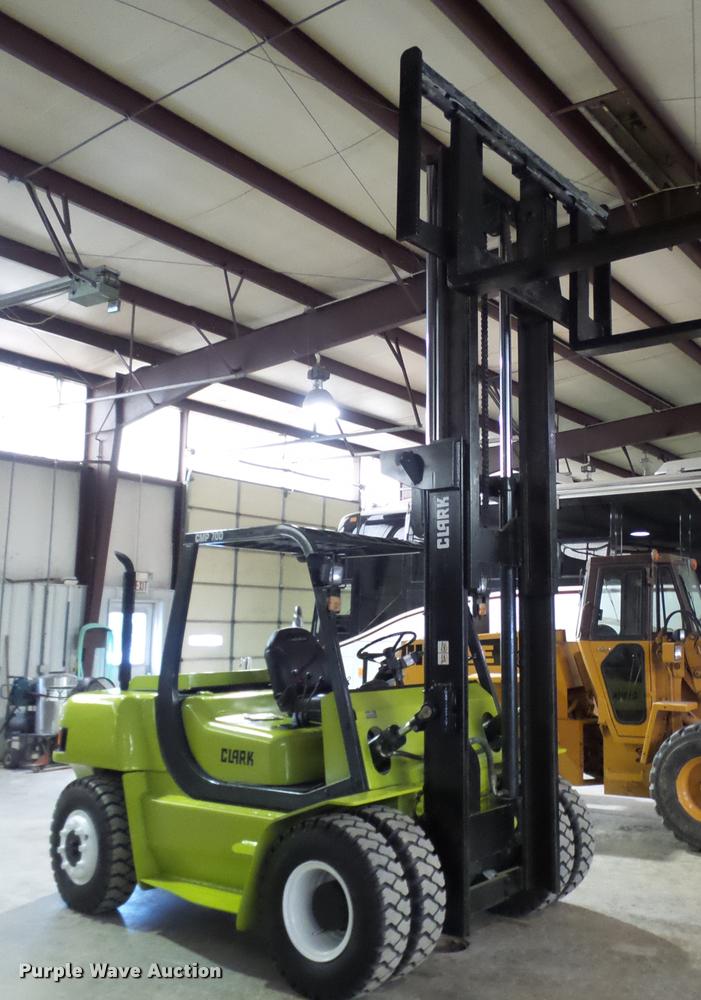 image for item CC9170 2001 Clark CMP70D forklift