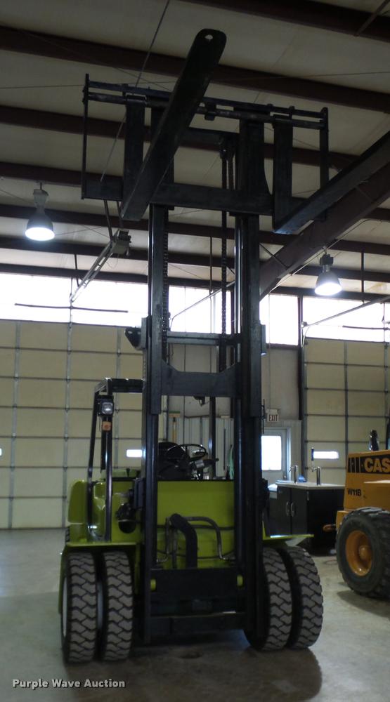 image for item CC9170 2001 Clark CMP70D forklift