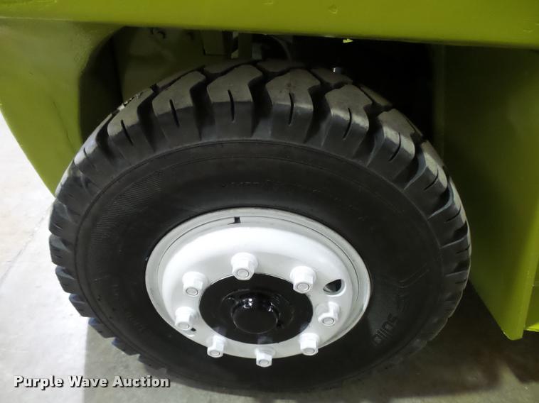 image for item CC9170 2001 Clark CMP70D forklift