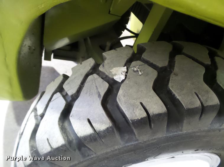 image for item CC9170 2001 Clark CMP70D forklift