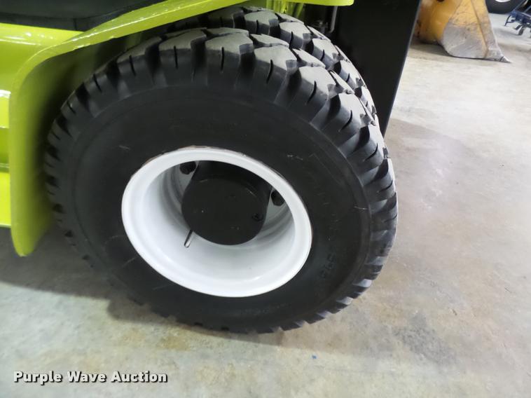 image for item CC9170 2001 Clark CMP70D forklift