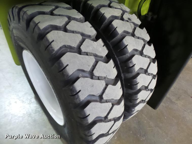 image for item CC9170 2001 Clark CMP70D forklift