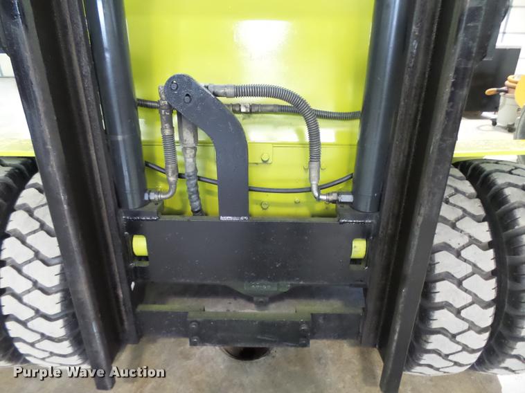 image for item CC9170 2001 Clark CMP70D forklift