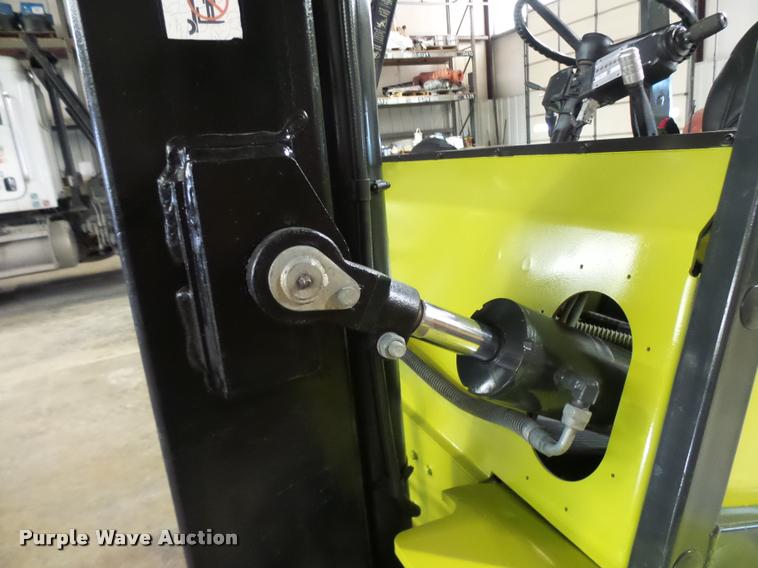 image for item CC9170 2001 Clark CMP70D forklift