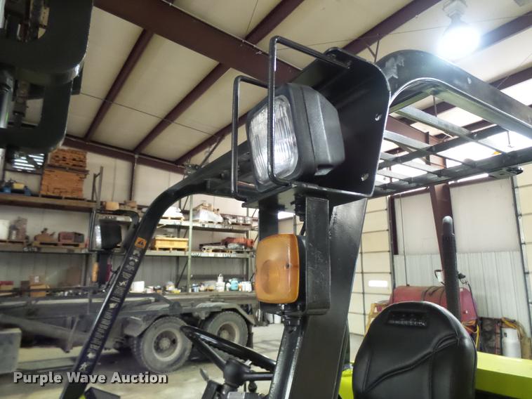 image for item CC9170 2001 Clark CMP70D forklift